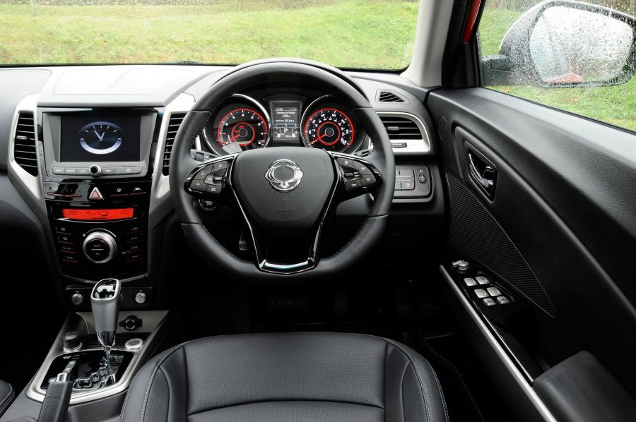 Торпедо SsangYong Tivoli Ultimate 2018 года  (UK) (фото 12 из 37)